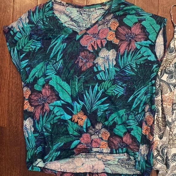 Bundle of 2 loft summer shirts - Picture 2 of 9